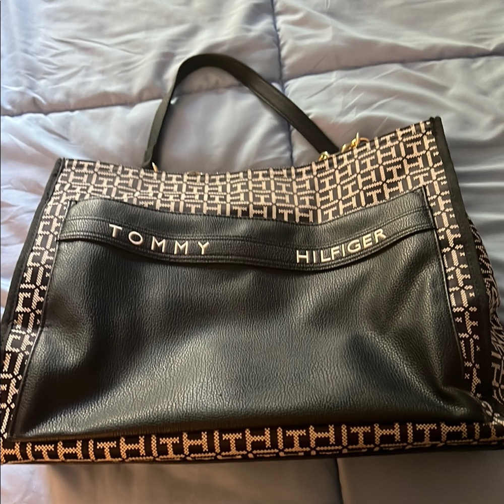 Tommy Hilfiger Black and Silver Shoulder bag with Structured Design